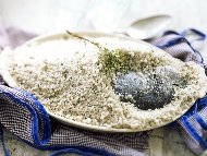 Рецепта Печена ципура на фурна върху едра / морска сол